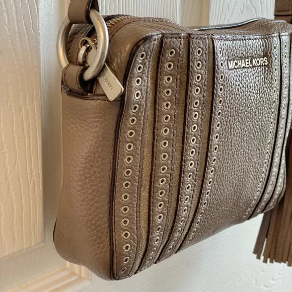 Michael KORS jet set medium crossbody bag 10 by 7 inches genuine leather clean - Picture 3 of 10